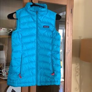 Girls Patagonia down vest in size large 12